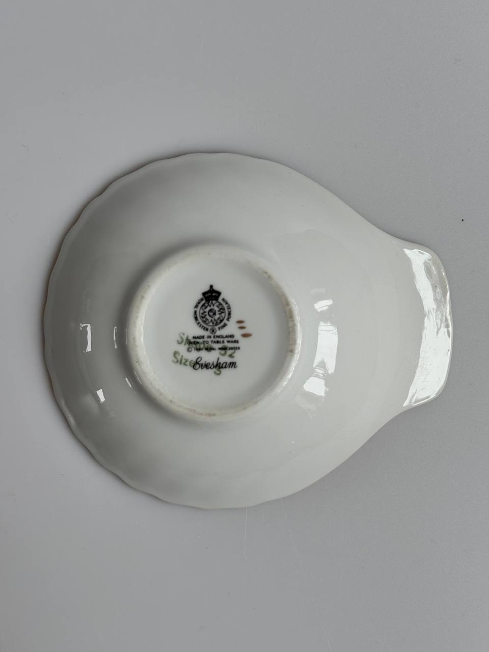 Set of 2 Vintage Shell-Shaped Trinket Dishes – Fruit & Floral Design