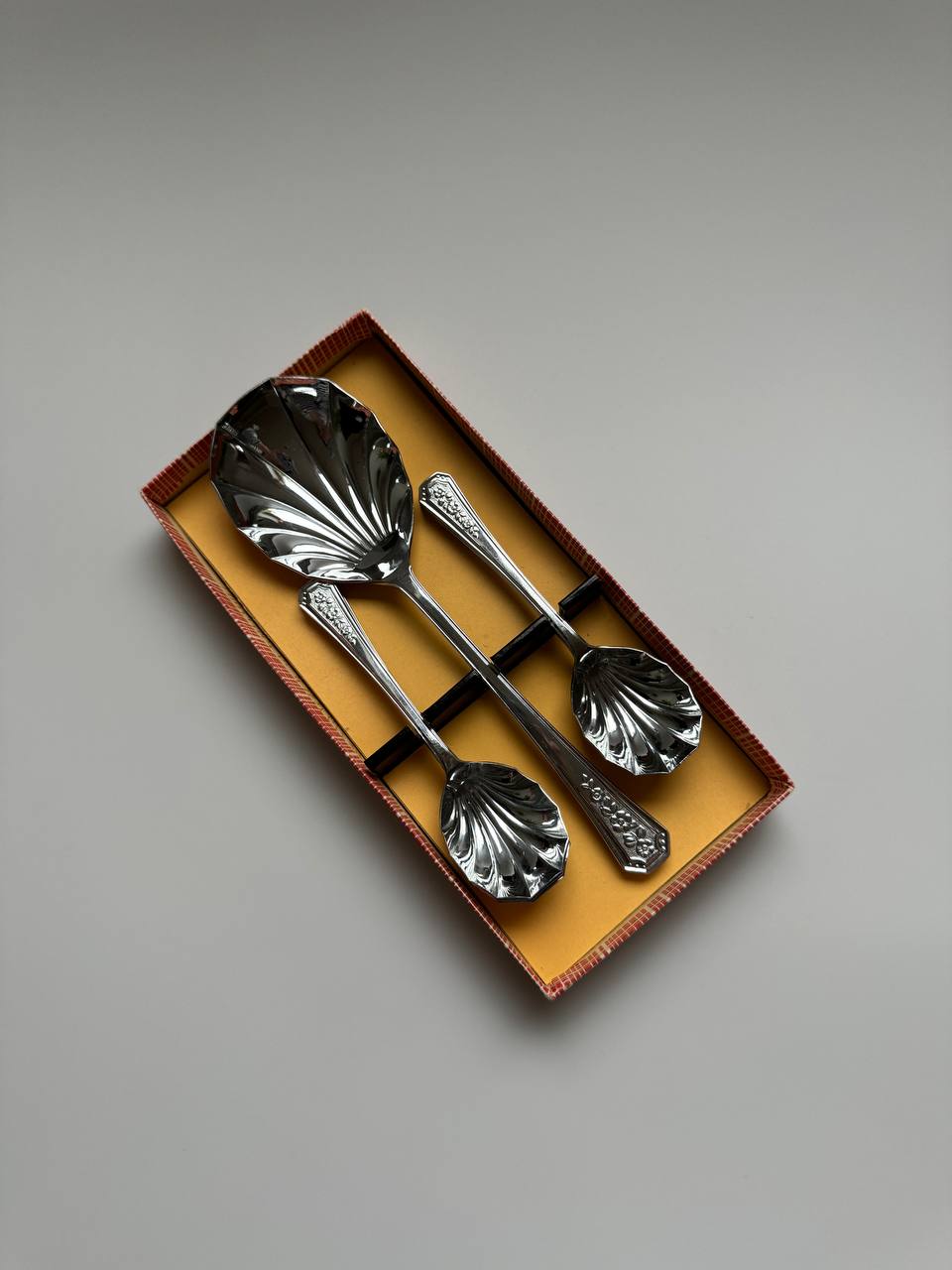Vintage Shell Shaped Spoon Set - Made in Sheffield