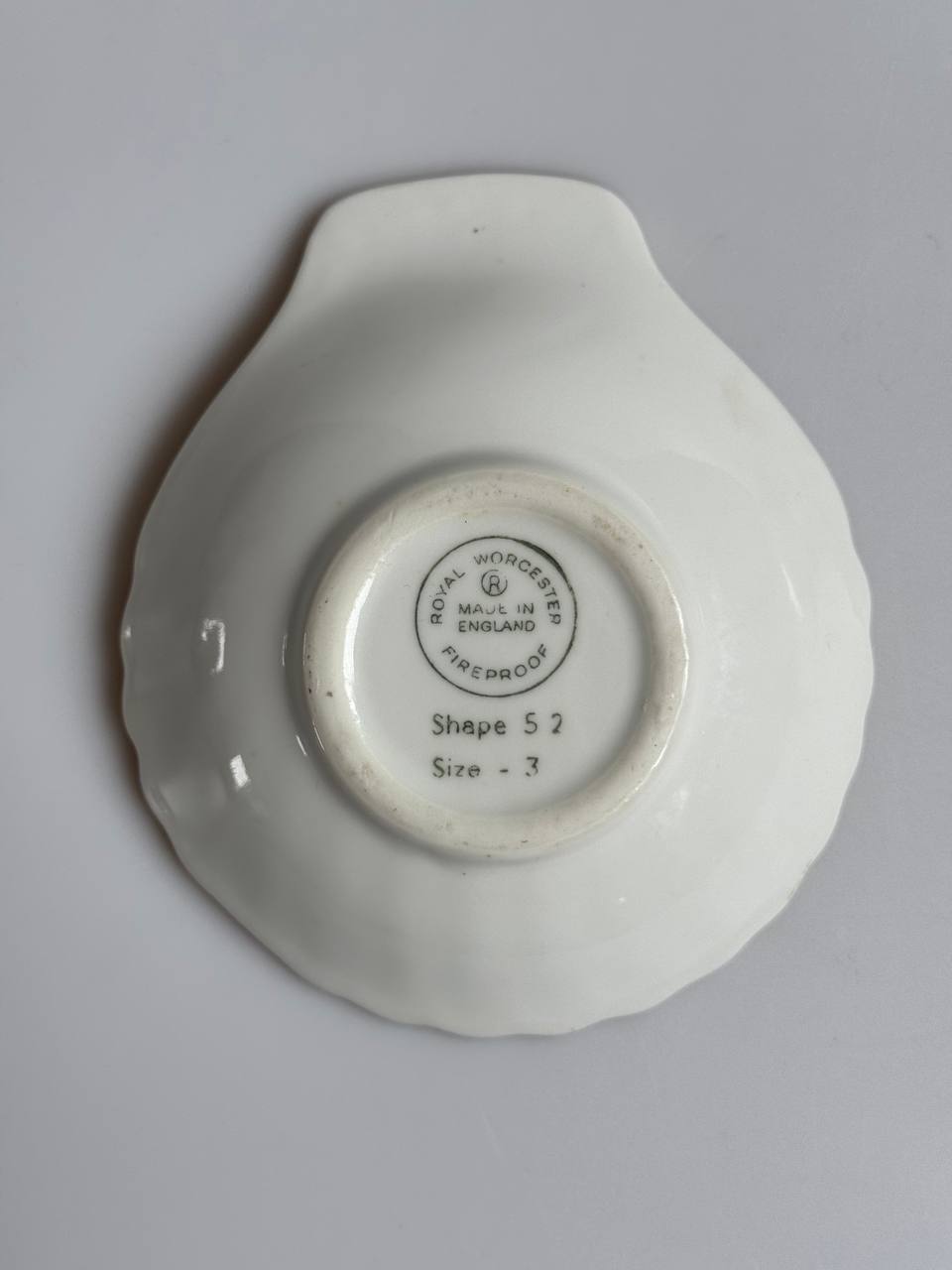 Set of 2 Vintage Shell-Shaped Trinket Dishes – Fruit & Floral Design