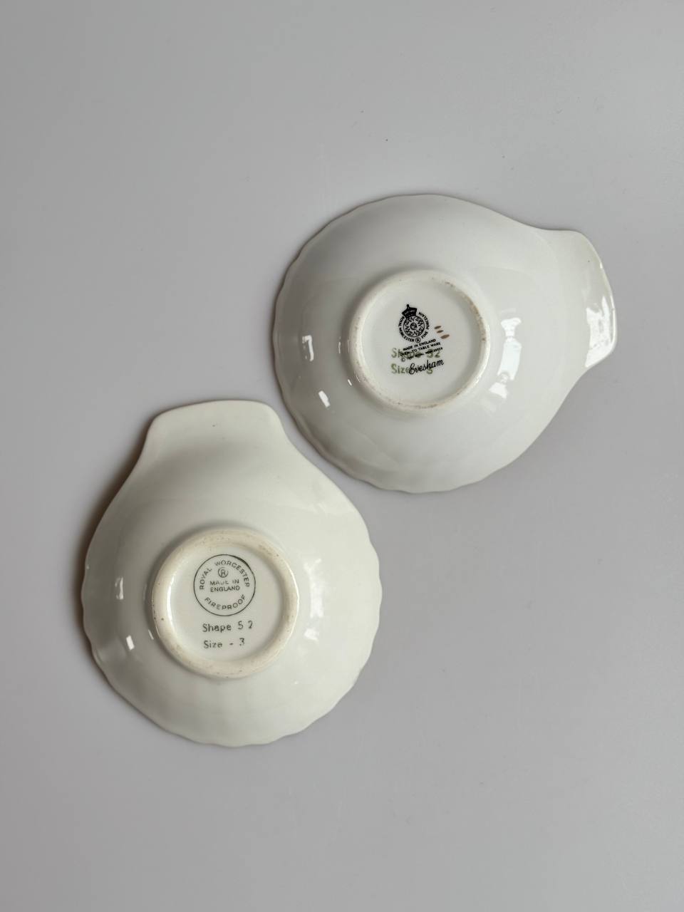 Set of 2 Vintage Shell-Shaped Trinket Dishes – Fruit & Floral Design